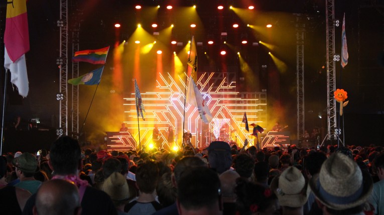 Years%20and%20Years%20at%20Glasto2%20-®%20Avolites